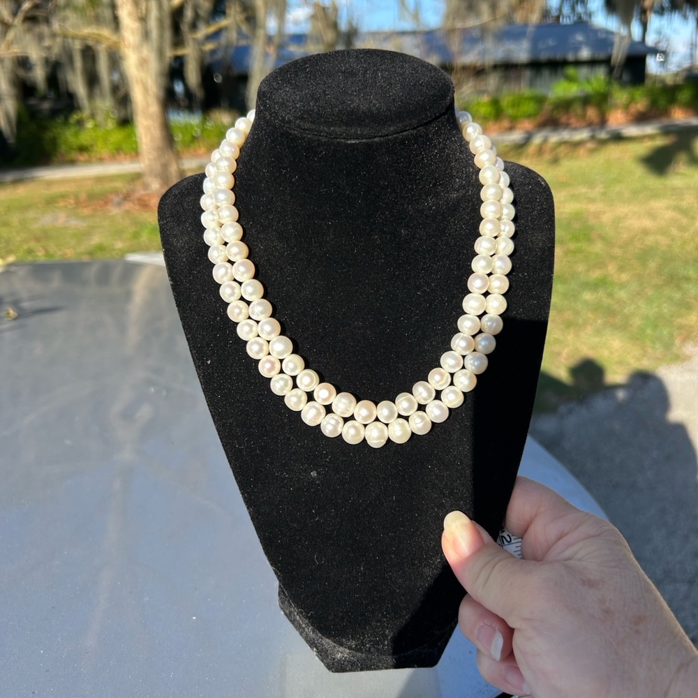 Elegant White Pearl Necklace